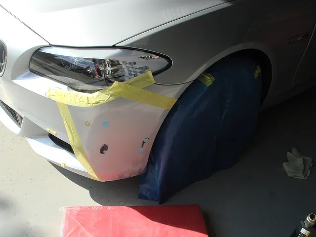 大阪市 東住吉区 板金塗装 BMW フロントバンパー修理
