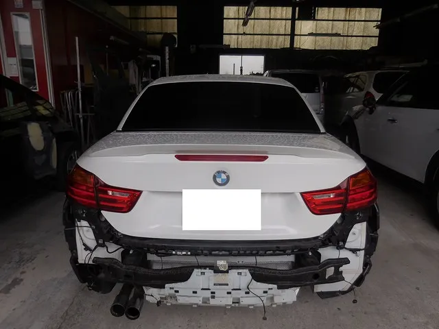 【全国対応】BMWクーペ　リヤバンパーバックで事故修理　半額以下