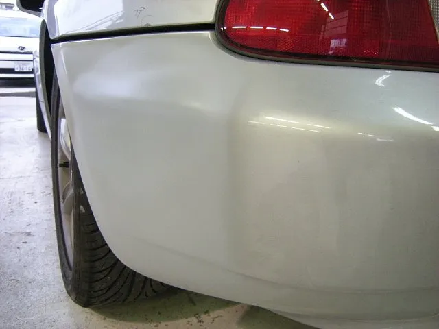 【神戸～大阪】BMWZ3バンパー擦ったキレイで安い修理　全国対応