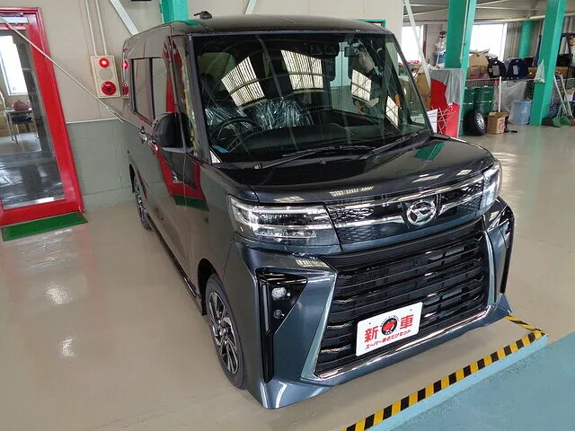 海津市　ダイハツ　新車タントカスタム　ナビゲーション・純正リヤカメラ変換・前ドライブレコーダー取付