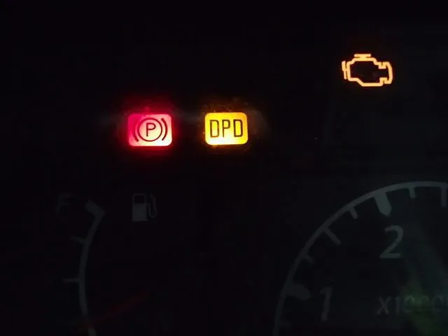 メーター内のDPD（DPF)ランプ点灯・点滅