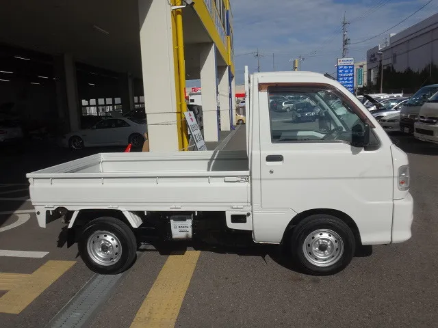 春日井市よりハイゼットトラック板金塗装のご依頼