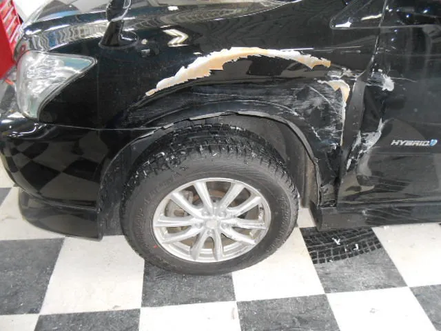 トヨタ　ハリアー事故　フェンダー　ドア　サスペンション　板金塗装修理　燕市のお客様