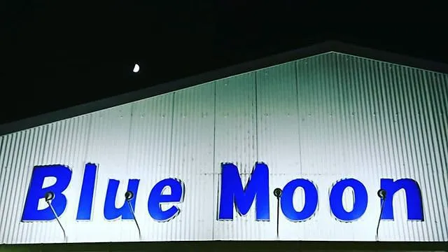 BlueMoonの上に月が・・・