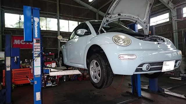 VW・ニュービートル（1YAZJ）車検整備作業。