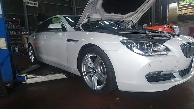 BMW640i・クーペ（Ｆ06）エンジンオイル交換作業。