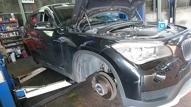 BMW X5　お持込タイヤ取替作業＆オイル＆フィルター交換作業。