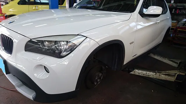 BMW X1(VL18)S,Drive お持込タイヤ（ランフラット）取替作業＆診断機タイヤ交換承認。
