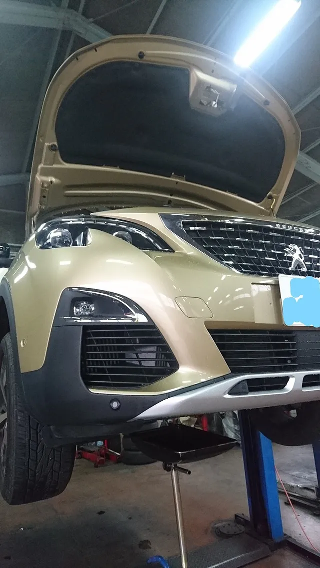プジョー3008、現行型　エンジンオイル＆フィルター（クリーンディーゼル車）交換。