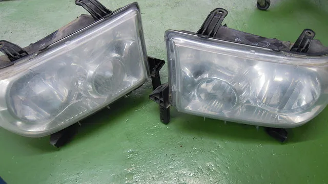 タンドラ　ヘッドライトリペア　施工事例