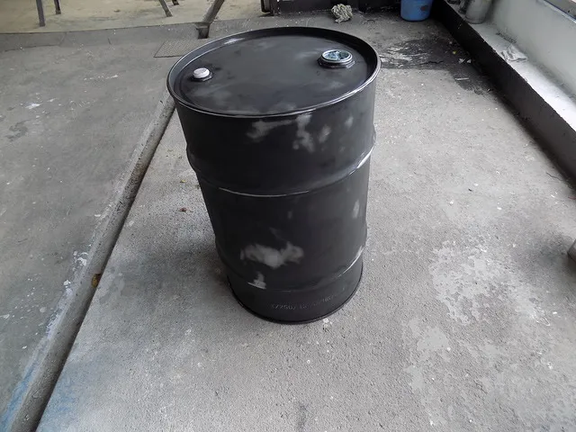 ドラム缶の塗装