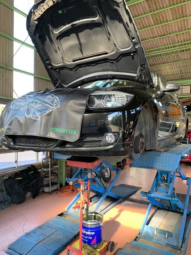 BMW修理：320i　ﾌﾞﾚｰｷﾊﾟｯﾄﾞ交換　鹿児島県鹿屋市　EURO CARS