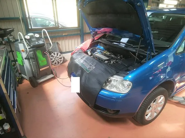 ﾌｫﾙｸｽﾜｰｹﾞﾝ修理：ﾄｩｰﾗﾝ　ｴｱｺﾝ修理　鹿児島県鹿屋市　EURO CARS