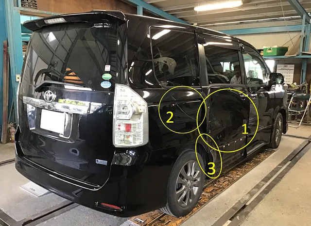 足立区　トヨタ　VOXY　事故損傷　キズ　ヘコミ　リサイクルパーツ使用　実費修理:218,000円　修理事例