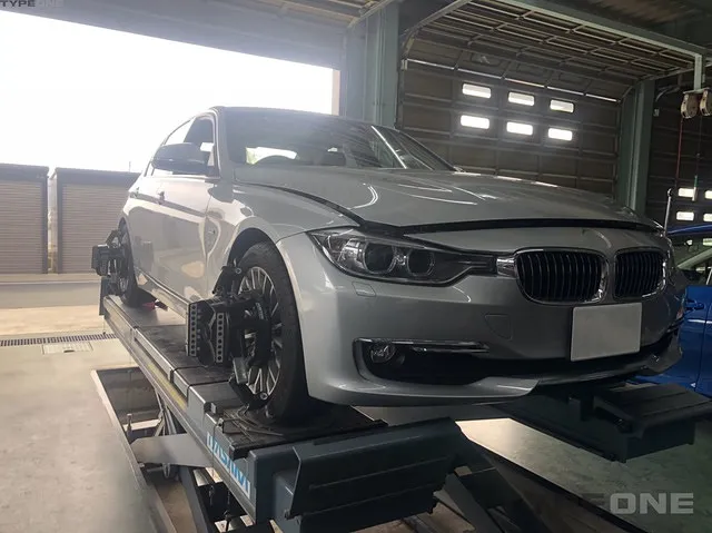掛川市　板金塗装 ｜ BMW 320d　事故修理　アライメント調整