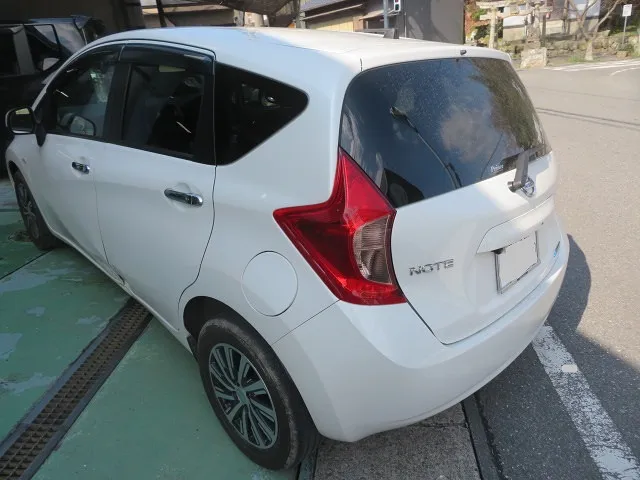 高知市 板金塗装 ノート ニッサン 左フロントドア ヘコミ 事例