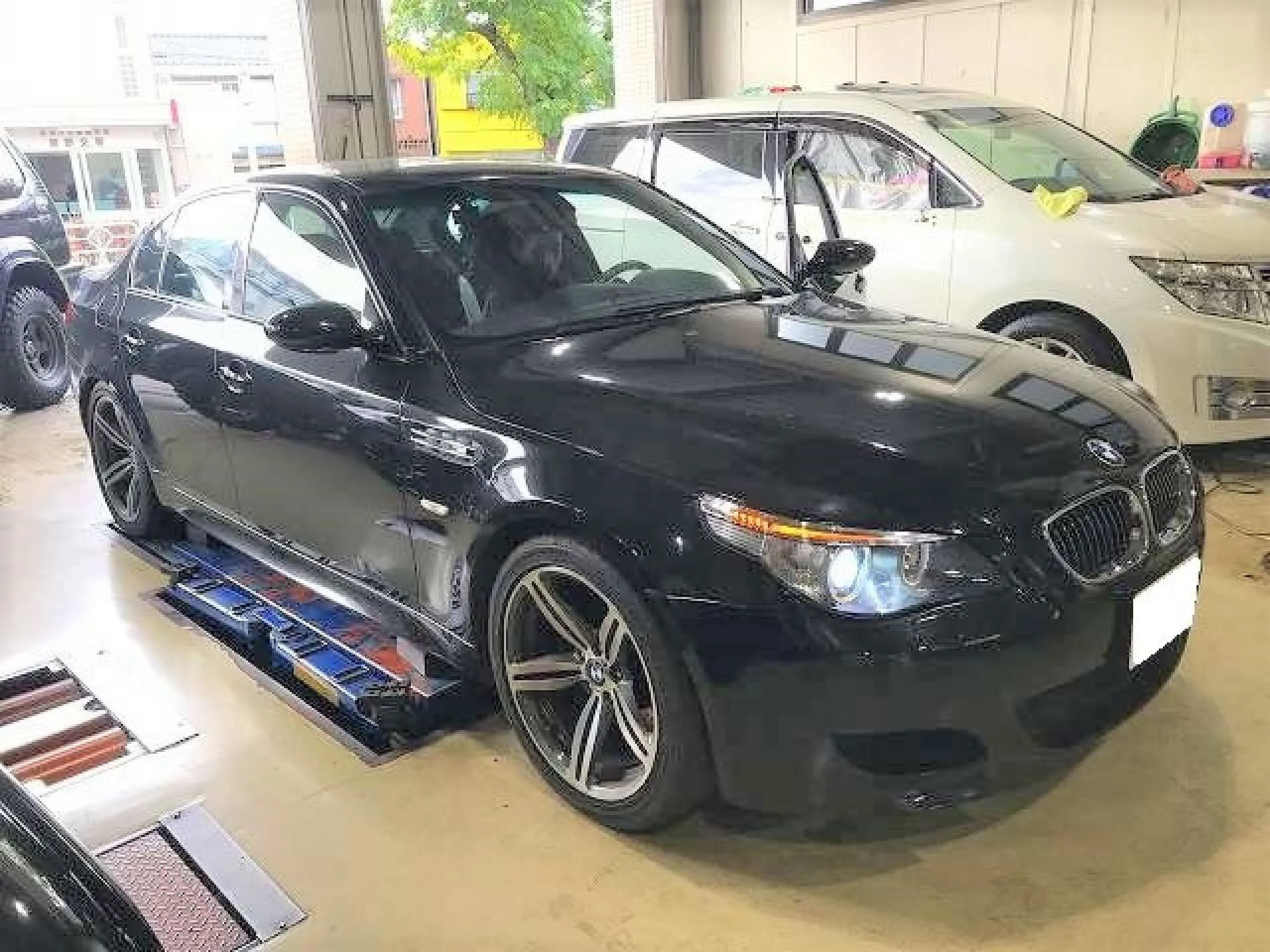 BMW M5 持込バッテリー交換 リセット施工