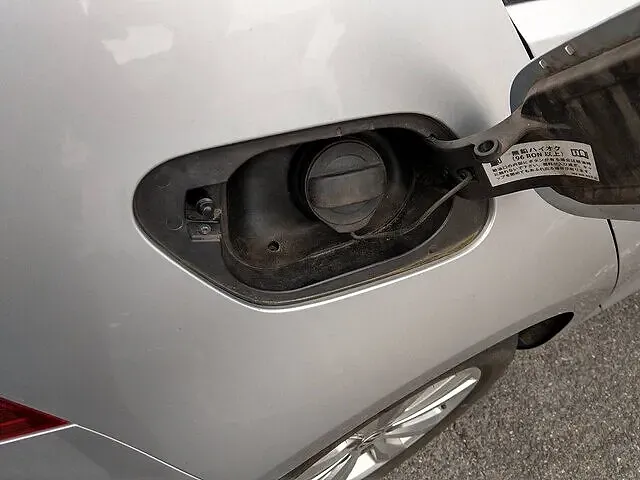 給油口修理の参考事例│光市　車修理