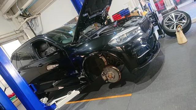 トリプルエス　京都　外車、輸入車修理　BMW　X5　オイル交換　タイヤ交換