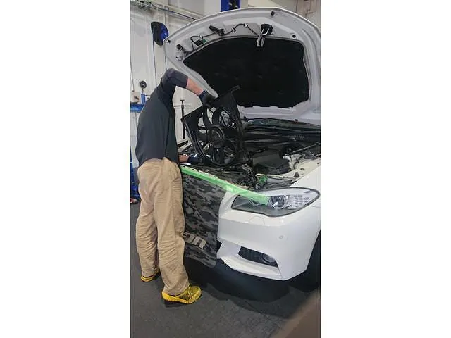 トリプルエス　京都　外車、輸入車修理　F10　BMW 530　電動ウォーターポンプ、ラジエーター交換
