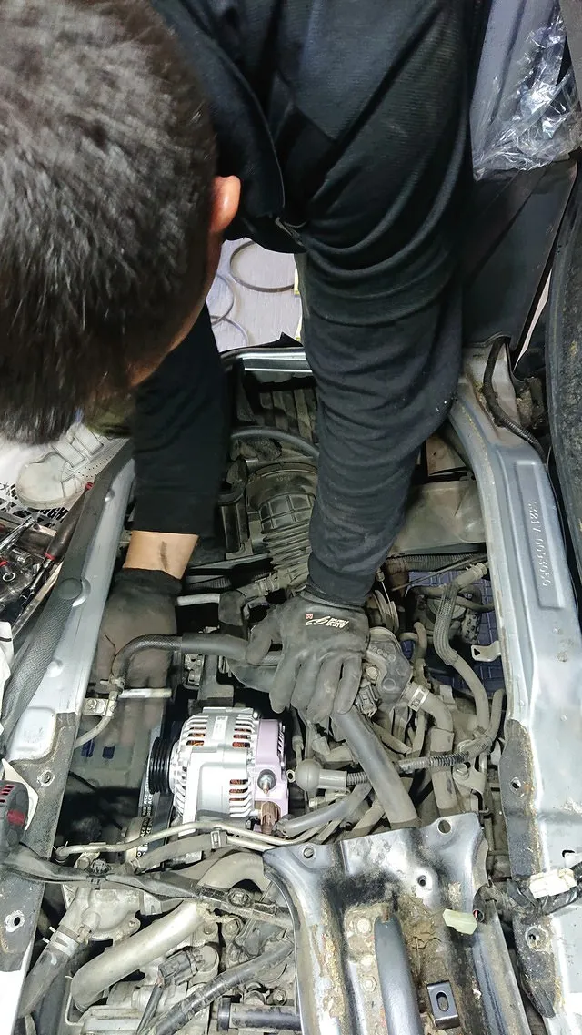 トリプルエス　京都　外車、輸入車修理　S320　ダイハツ　ハイゼットカーゴ　オルタネーター　ベルト　バッテリー交換