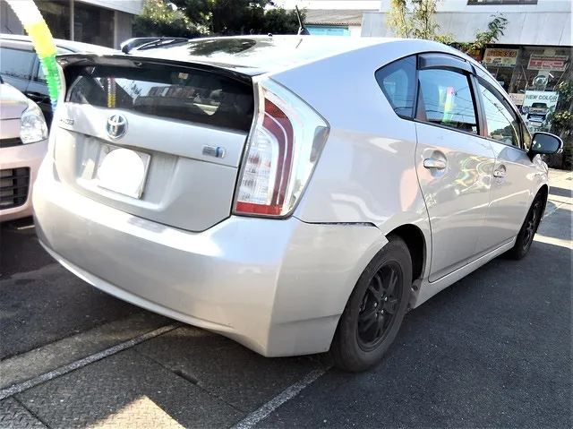 車☆板金塗装 日記㊱】岐阜市 トヨタ プリウス 修理 リアバンパー回り