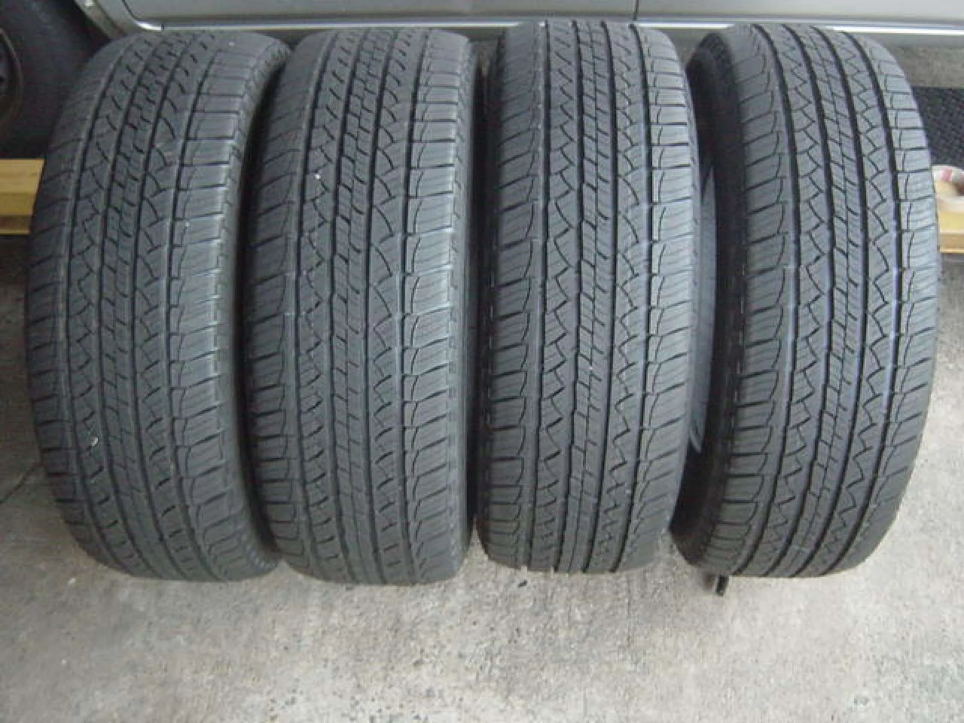 265/65R17 新車外しのサマータイヤ2セット入荷しました！