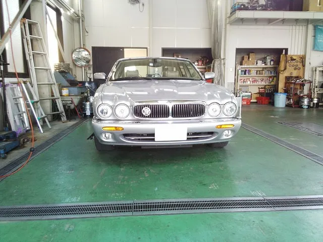 足回り修理 ジャガーXJ| 明石市 輸入車修理