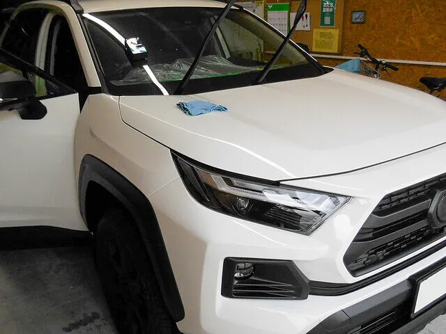 トヨタ RAV4　フロントガラス　ゴーストフィルム施工│練馬区　カーフィルム