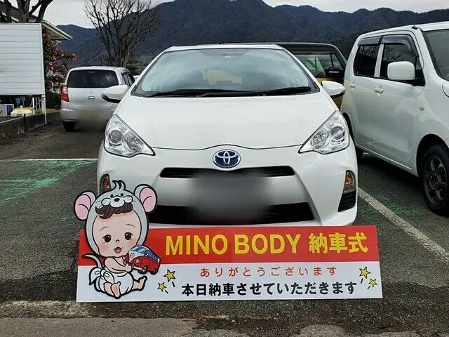 観音寺市　中古車販売　トヨタ　アクア　持込ドラレコ取付