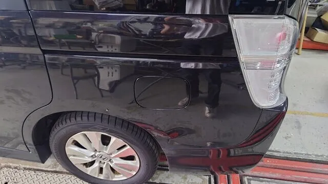 高槻市　ステップワゴン　左側面板金塗装　保険修理