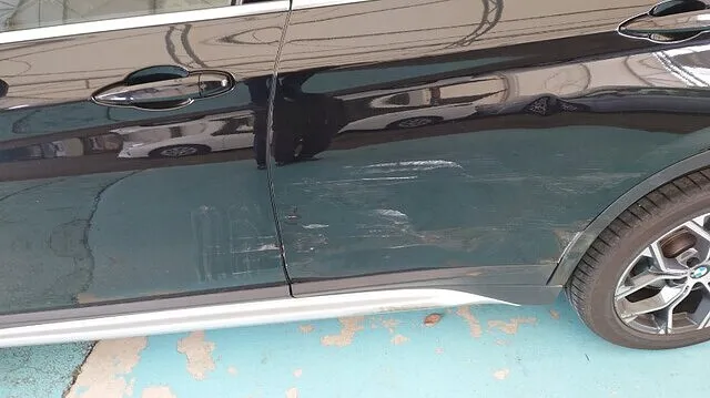 東大阪市　BMWX1　左側面板金塗装　保険修理